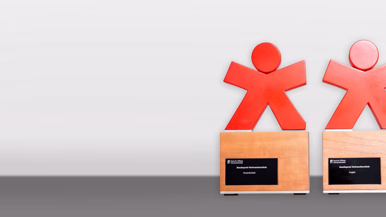 Trophäen des Bundespreises der Deutschen Stiftung Verbraucherschutz
